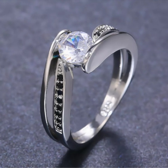 Round Cut Cubic Zirconia Wedding Rings Luxury 925 Silver Jewelry Women - Picture 3 of 6